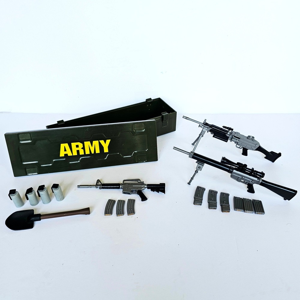 G.I. Joe Army Box Storage Chest Lot of 18 Weapons Rifles Guns Mags‎ Clips 1458